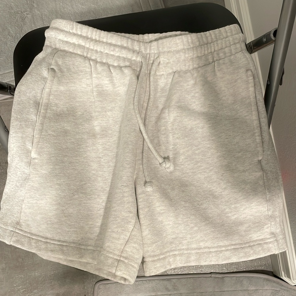 Aritzia TNA shorts fleece